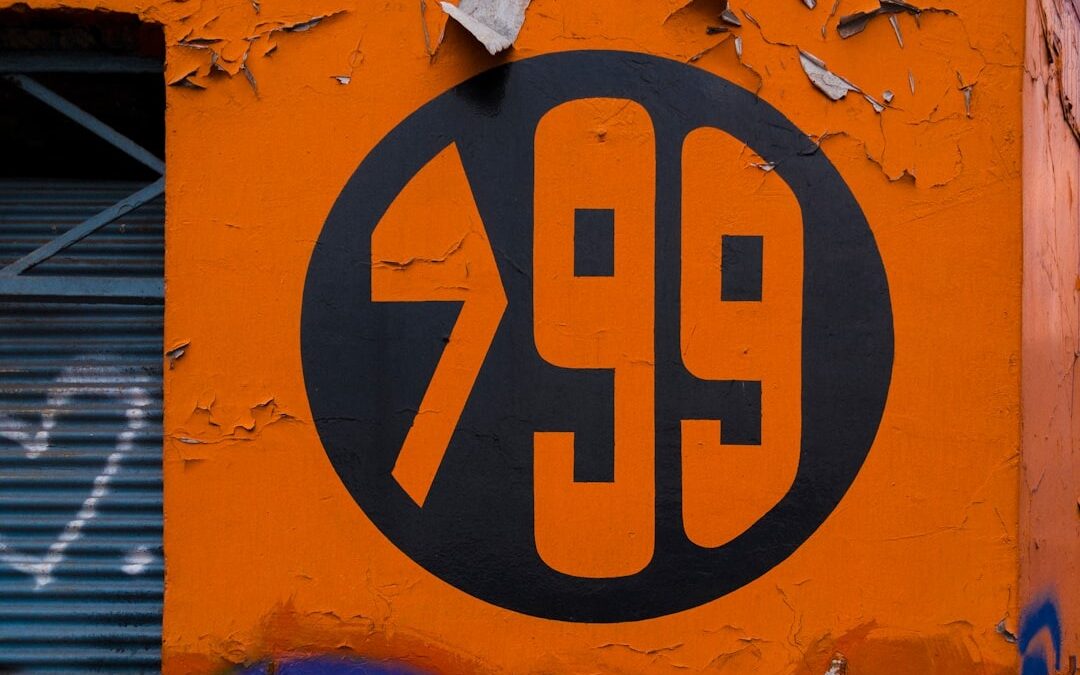 andělské čísla - andělské číslo 999, nápis na budově